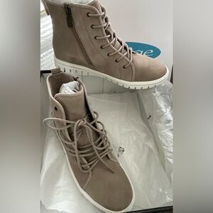 Aqua College women's boots 9.5